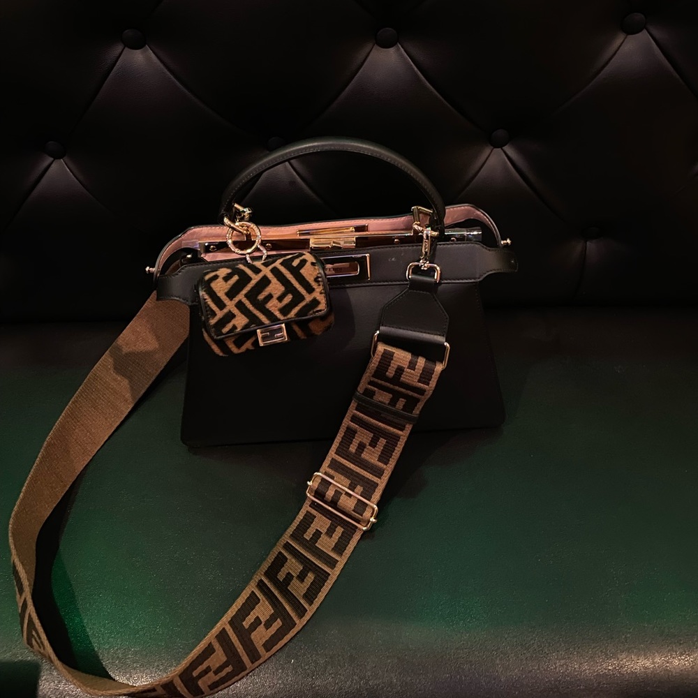 Authentic Fendi Peekaboo Iseeu Medium 2021